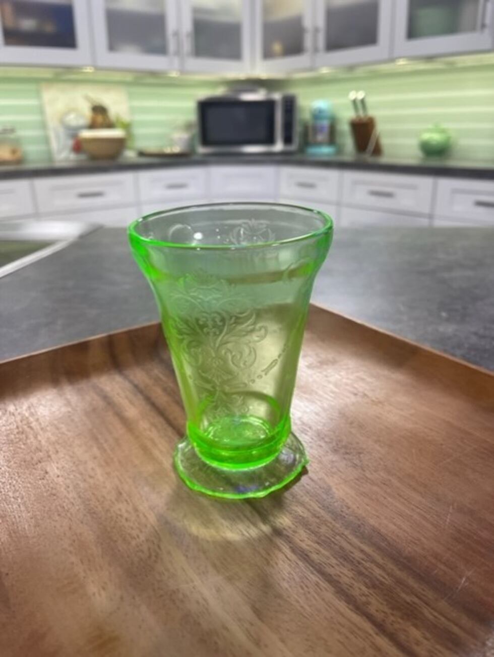 It's so safisfying seeing glass light up when you shine a blacklight at it.
