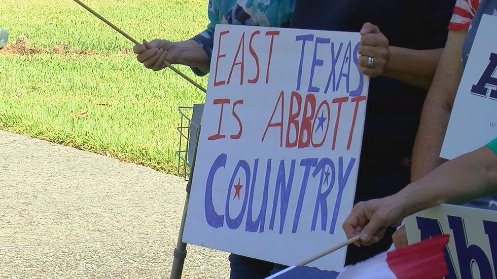 Supporters of Gov. Abbott stood in the middle of town with signs ahead of O'Rourke's visit.