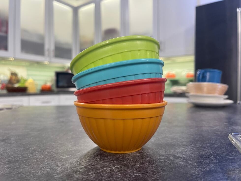 These plastic bowls are pretty sturdy.