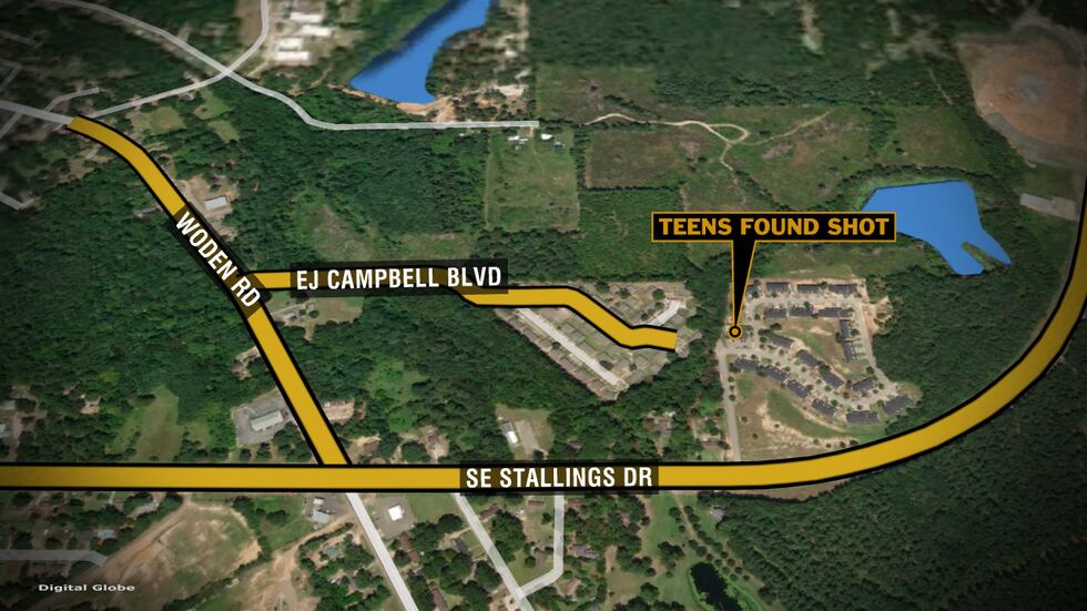 Police are searching for the suspects who shot two teenagers at a Nacogdoches apartment...