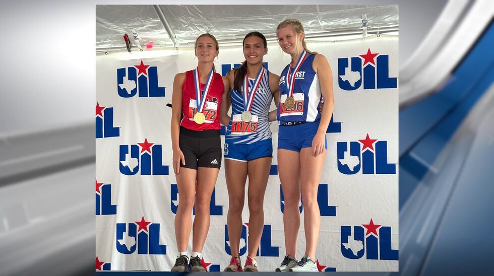 Girls Conf 2A #UILState Cross Country Top 3 Finishers: Emily Pharris, Shelbyville; Isabella...