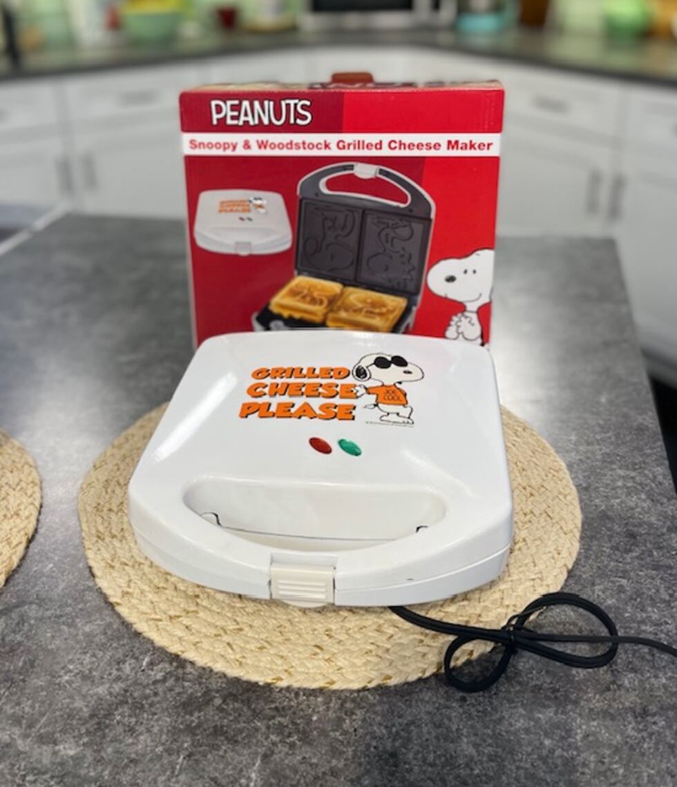 Peanuts grilled cheese maker